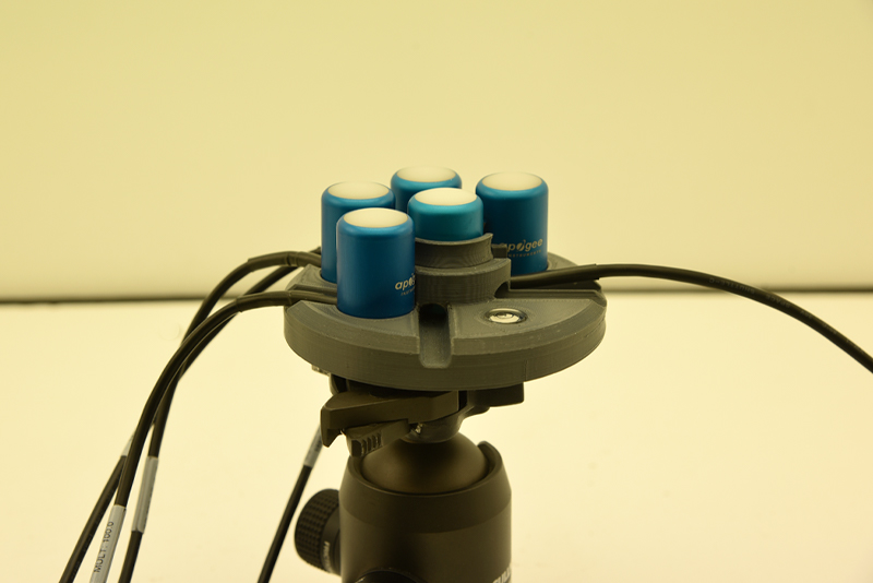 将传感器校准到四个参考传感器